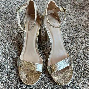 A New Day Gold 4” Heels. Like new! Size 8.5